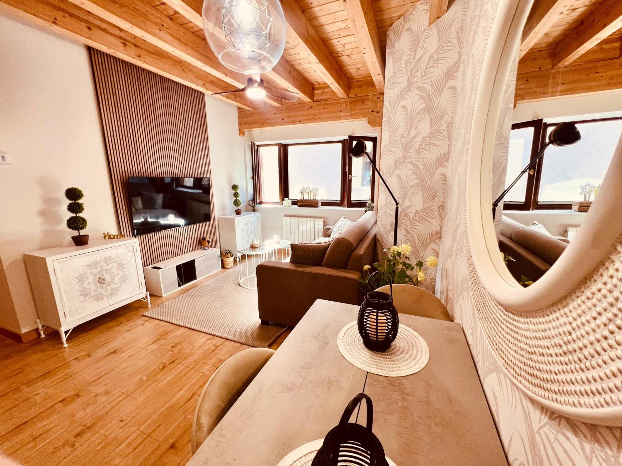 El Capricho De Claudia_ Apartamentos Burgos Catedral Экстерьер фото